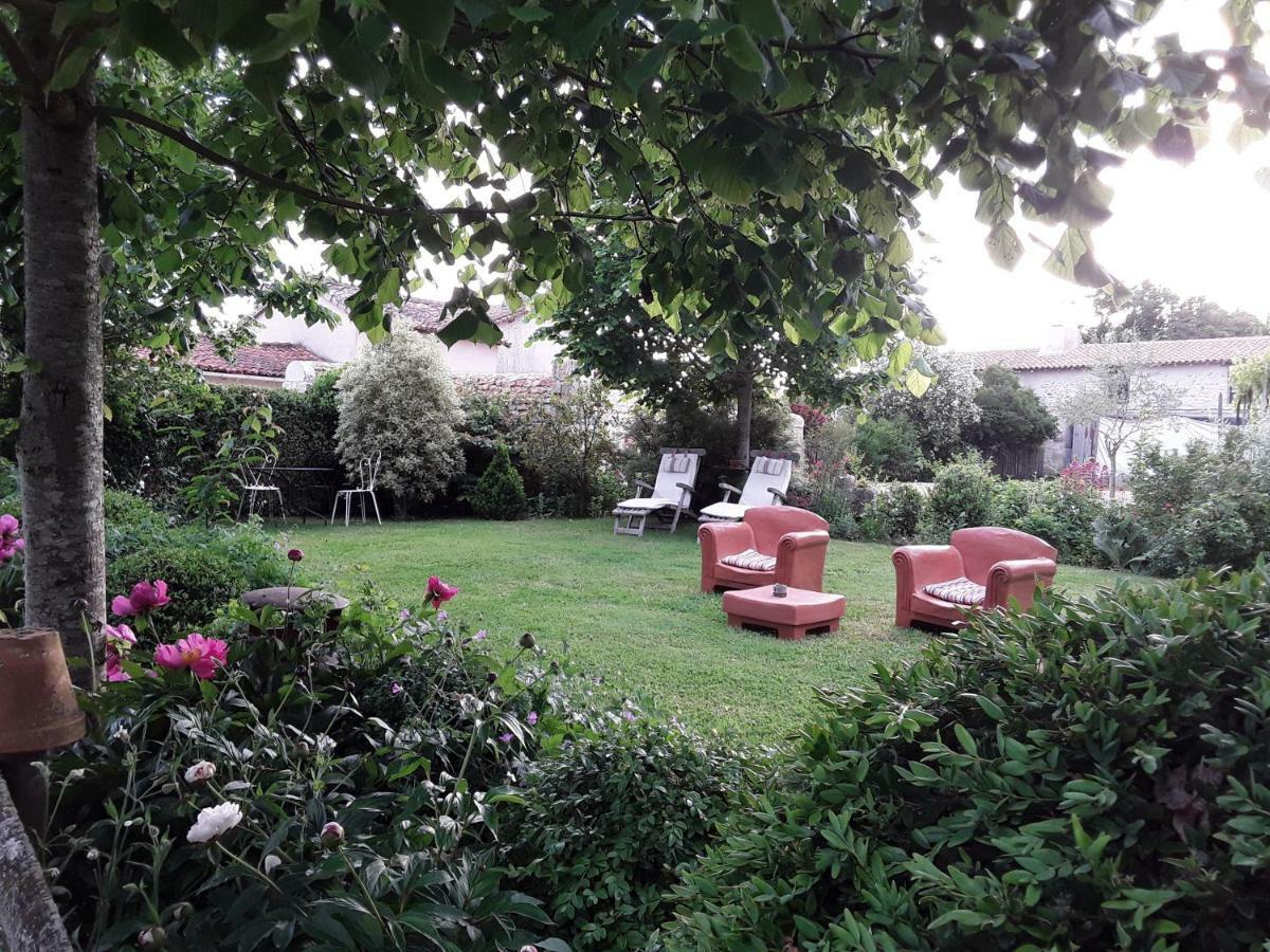 Hotel Le Relais du Haras à Champagné-Saint-Hilaire Extérieur photo